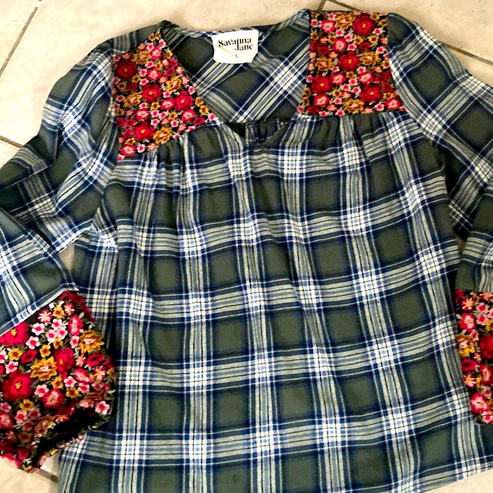 Savanna Jane size small top.